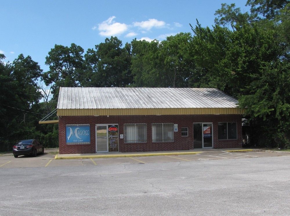 Retail Space Available | 708 W William J Bryan Pkwy | Bryan, TX: 708 W Wm J Bryan Pkwy, Bryan, TX 77803